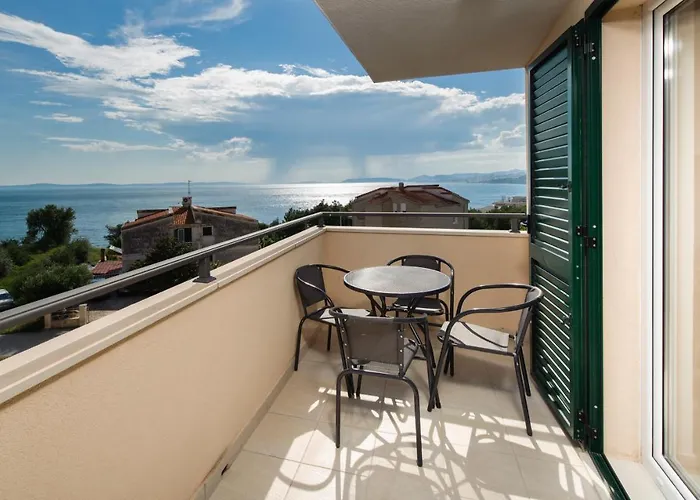 Nera Lux Aparthotel Podstrana