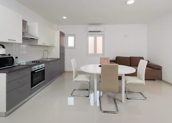 Nera Lux Aparthotel 4*