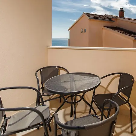 Nera Lux Aparthotel Podstrana